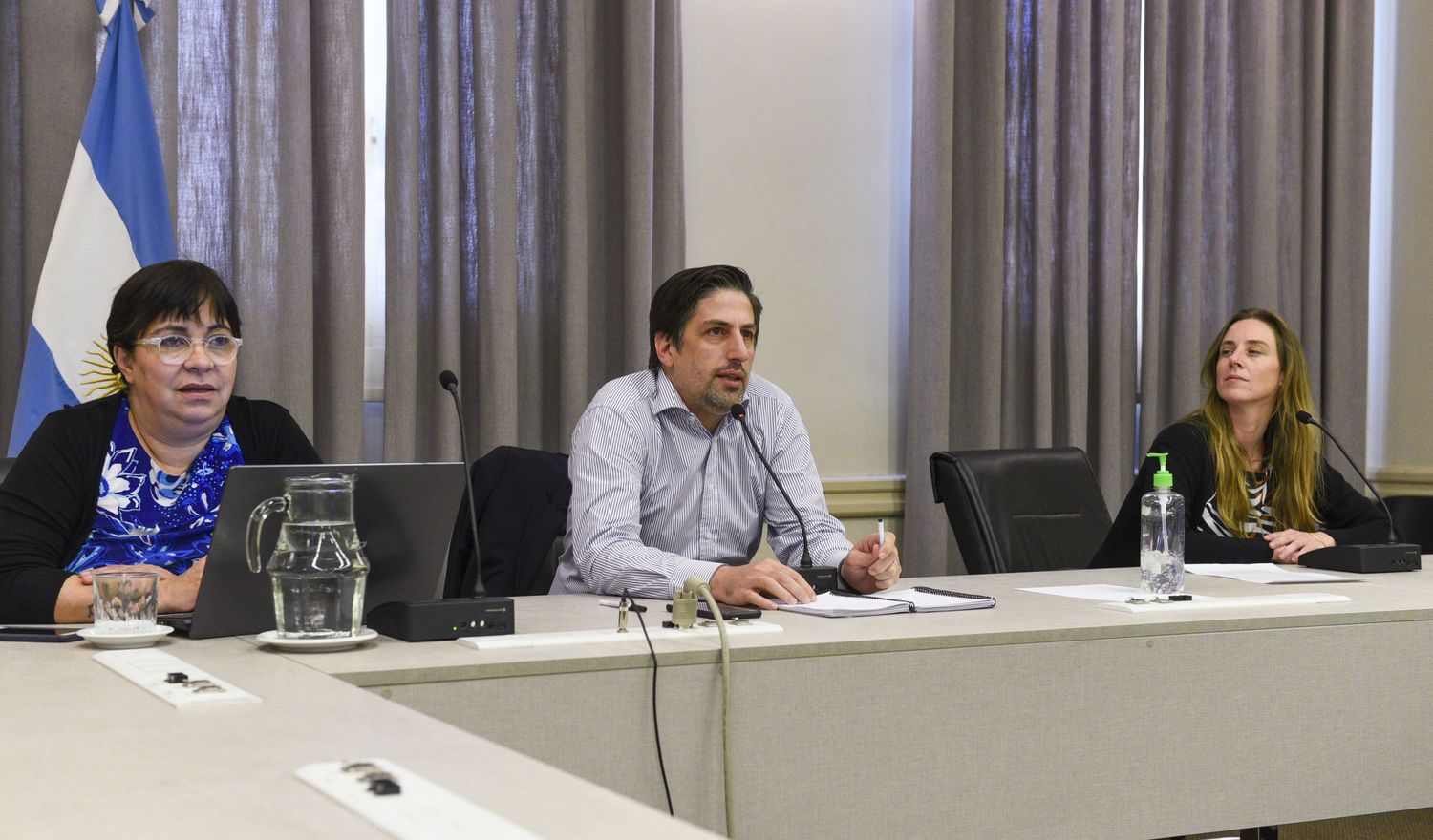 Ministros de Educación de todo el país analizaron la continuidad del calendario escolar