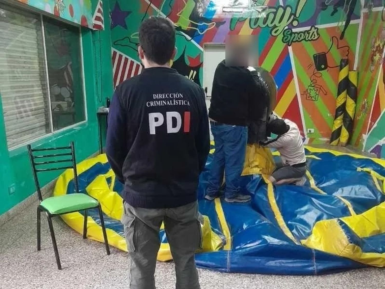 El interior del local de Moreno al 1100, en una de las inspecciones policiales.