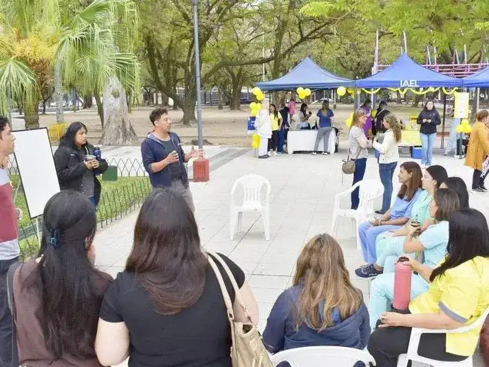Prevención del suicidio: una red pública y 
comunitaria que prioriza la escucha y el apoyo