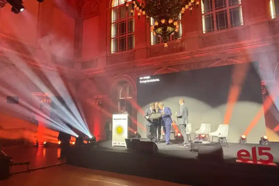 Milei cerró su gira en República Checa: "Si me sale bien, probablemente me den el Nobel de Economía"