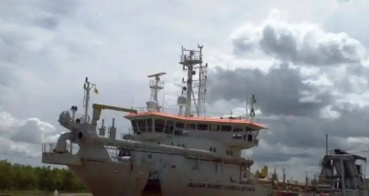 Llegó la draga al Puerto y comienzan las tareas