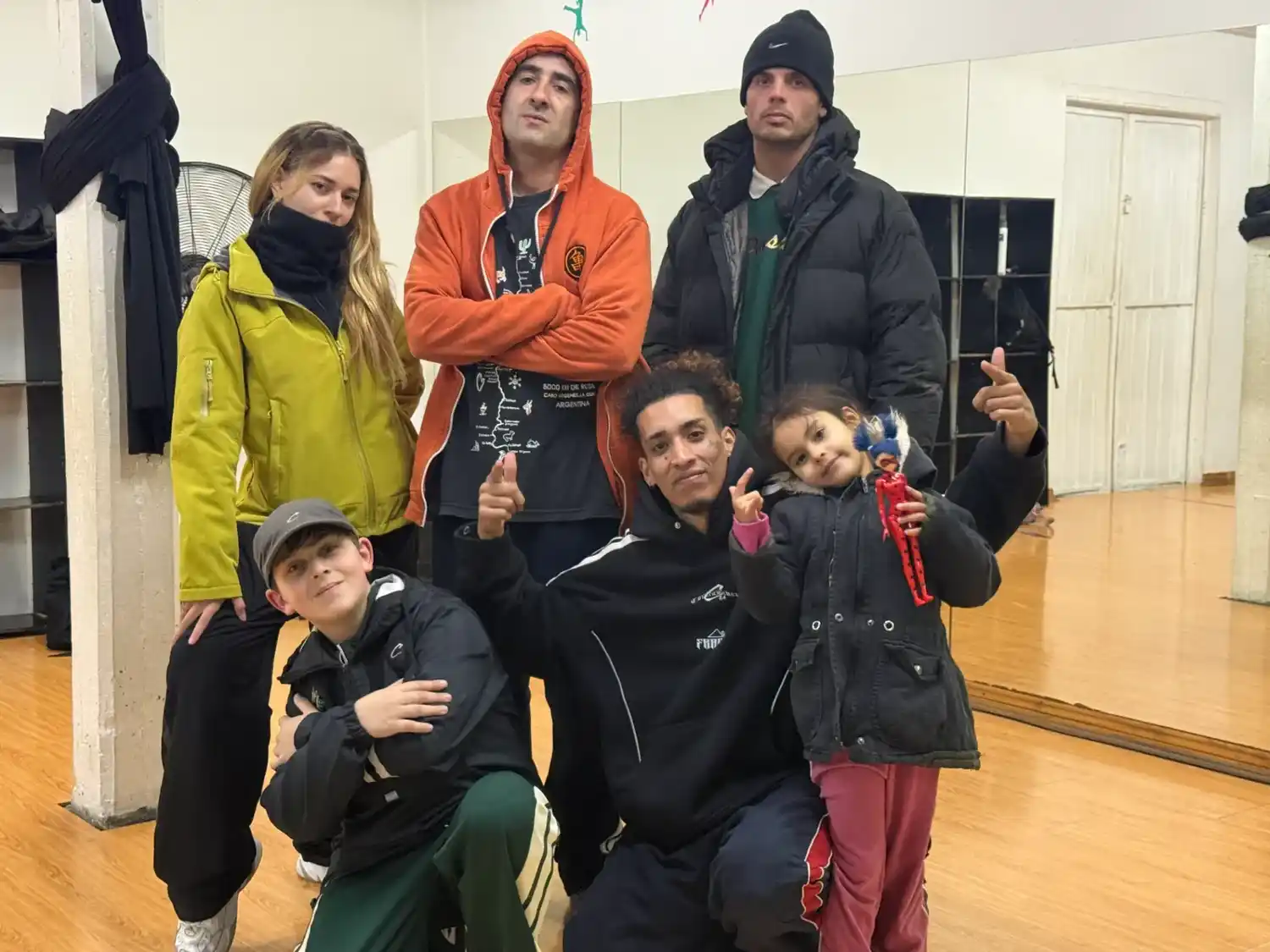 Contrabando Crew lleva la banda de la cultura hip hop hace más de dos décadas.