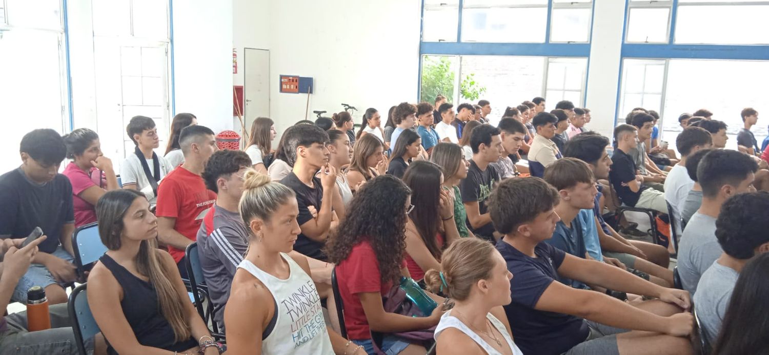 Más de 100 estudiantes iniciaron el curso propedeutico en la facultad de la UADER