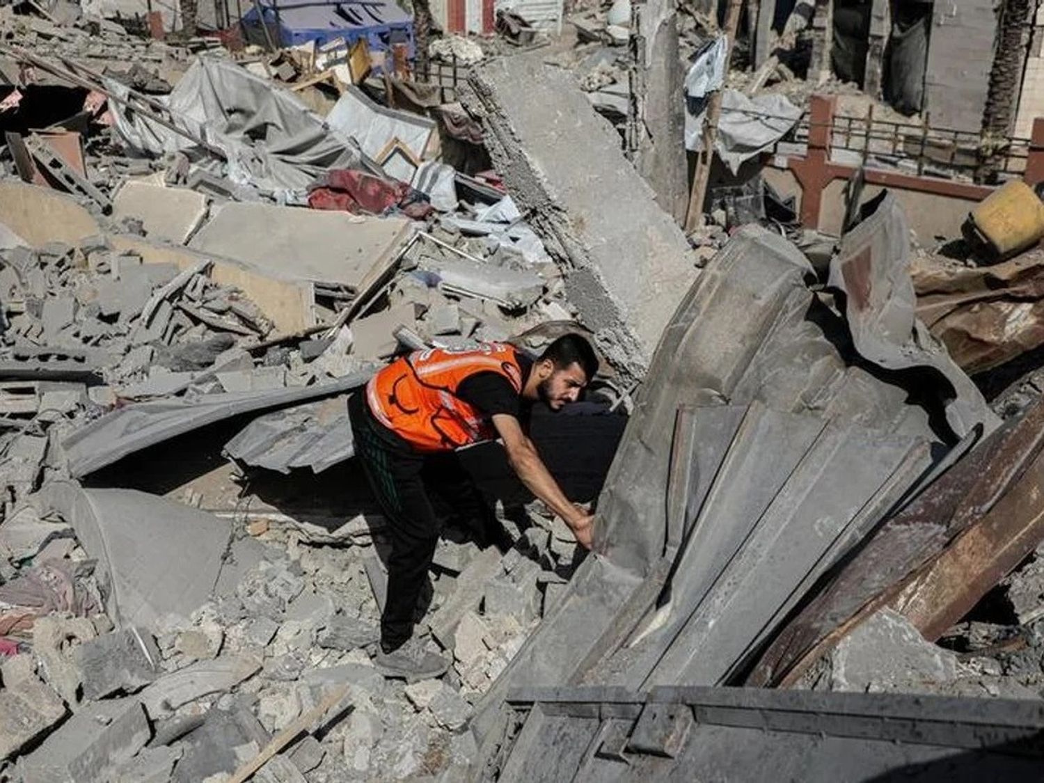 Al menos 50 palestinos muertos por el ejército israelí en Gaza, según defensa civil