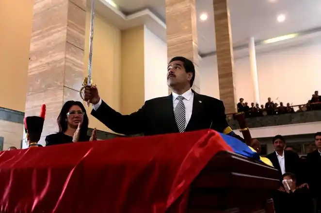Nicolás Maduro juró como presidente encargado ante la Asamblea Nacional
