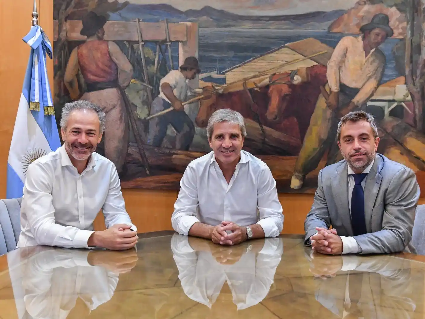 Caputo aseguró que Lew “continuará colaborando con el equipo económico en tareas vinculadas a su experiencia y trayectoria, aportando su conocimiento y profesionalismo”.