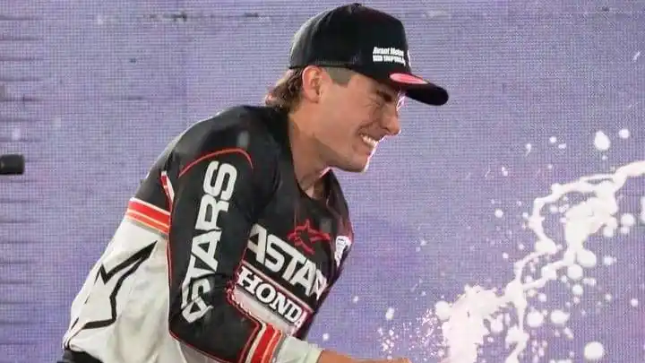 Cicimarra festejando en Pinamar.