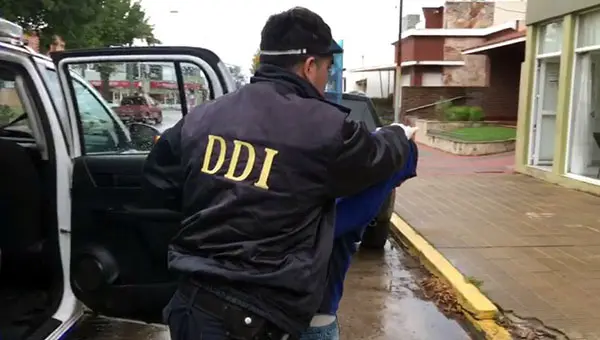 Individuo evadió restricción de acercamiento y amenazó a su ex