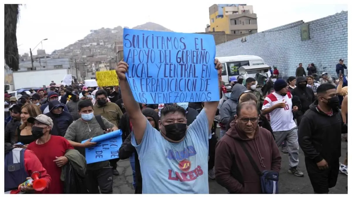 «QUE LOS VENEZOLANOS SE VAYAN»: transportistas en Perú marcharon contra mafias de la extorsión