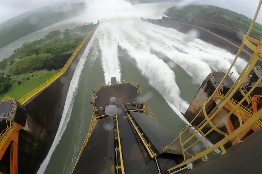 VIDEO | Itaipú, al igual que Yacyretá, abrió sus compuertas y preocupa la crecida del Río Paraná