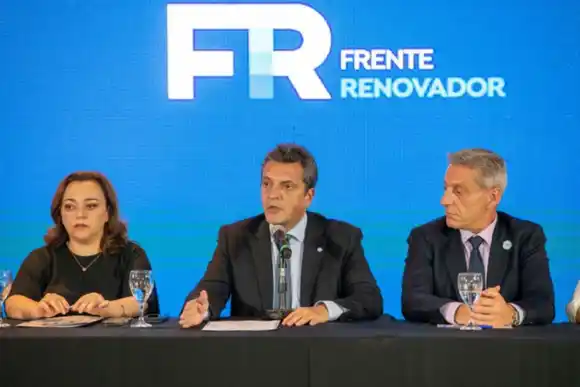 Massa pidió autocrítica al oficialismo por los "errores" y subrayó: "Es clave ser competitivo y tener un programa"