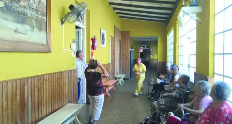 Hogar de Ancianos con nuevos colores