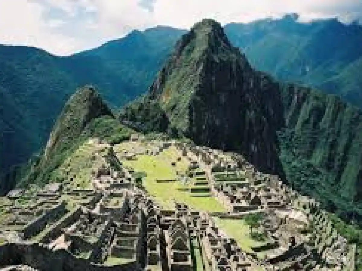 Hallan nuevos andenes bajo la plaza sagrada de Machu Picchu