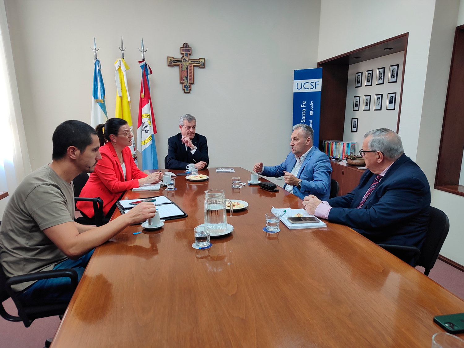 El senador nacional explicando las características del proyecto.