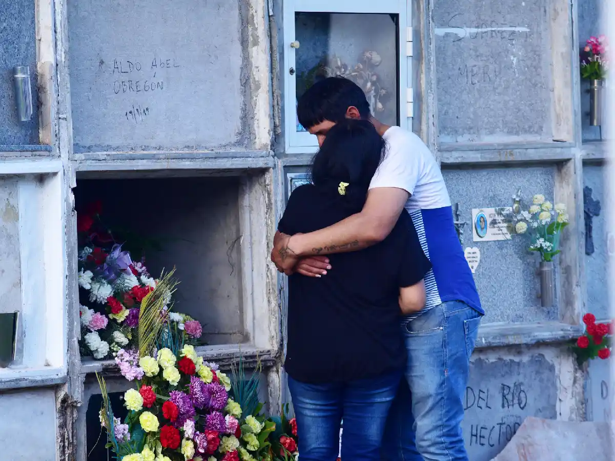 Dolor infinito en el  sepelio de María Paz, la joven asesinada por su novio