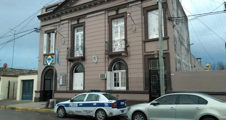 Menor robó un celular en una panadería, lo aprehendieron y lo entregaron a sus padres