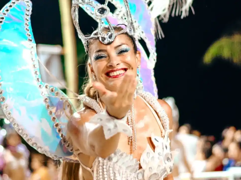 Cierre a pura celebración: el Carnaval de Encuentros despide su edición 2023 con la comparsa Yasí Berá de Corrientes