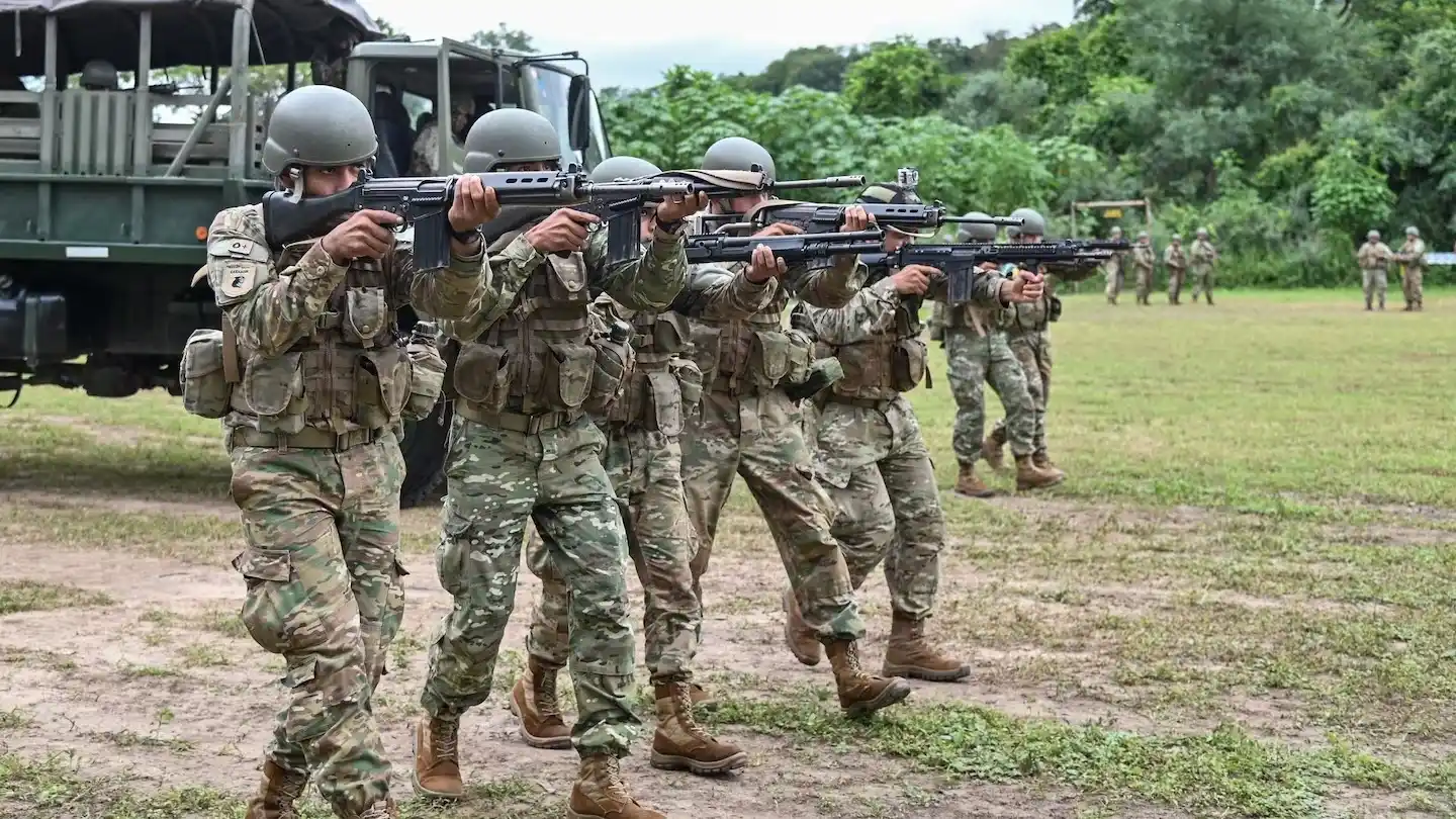 El Gobierno creó una mesa de coordinación entre Defensa y Seguridad para intervenir en las zonas de frontera. (Foto: X @luispetri)