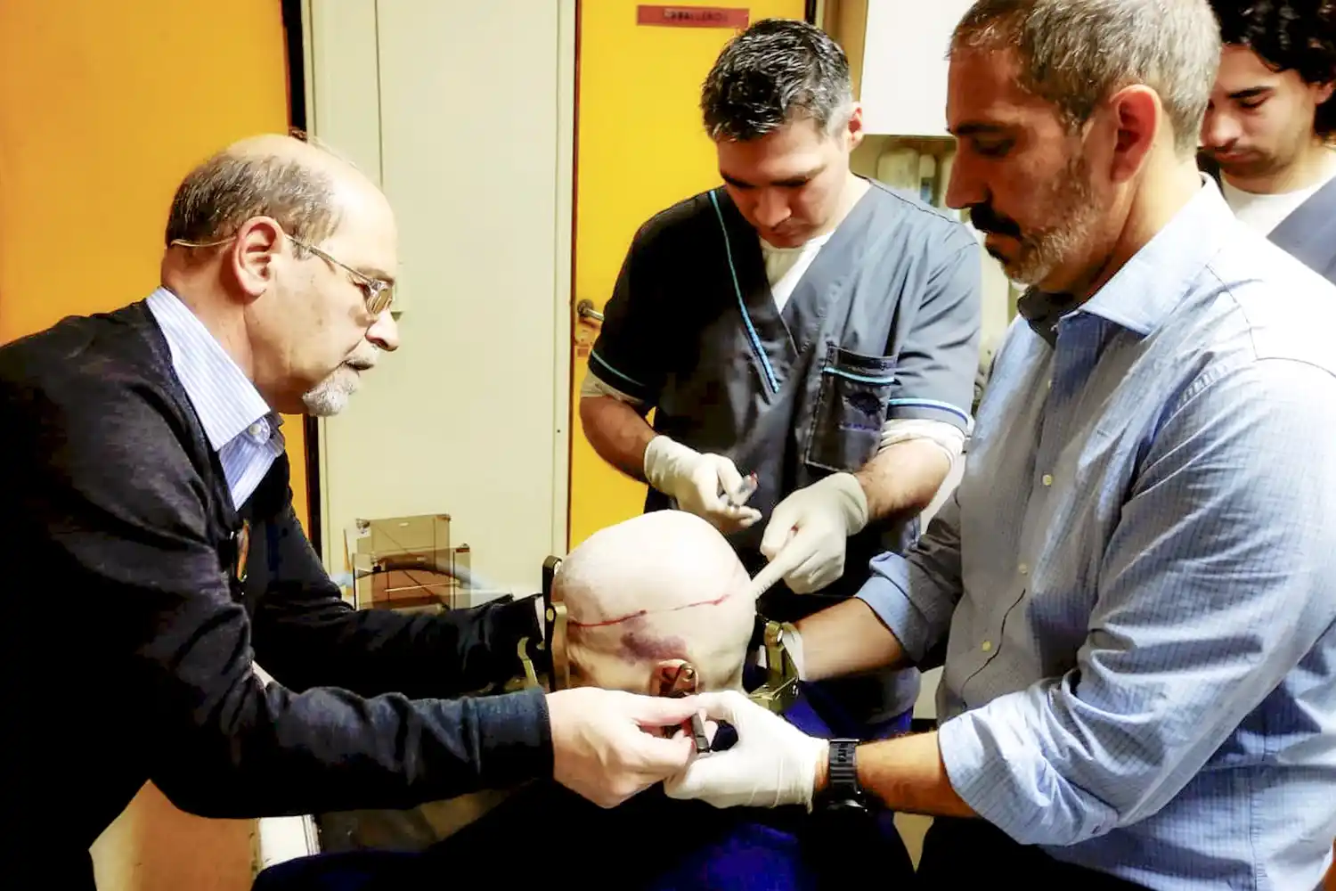 Médicos entrerrianos realizaron una cirugía inédita para el tratamiento del Parkinson