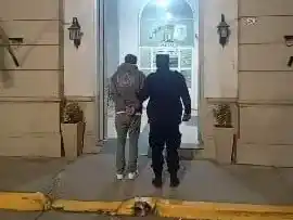 Una joven fue agredida por su pareja y terminó en el Hospital Centenario con una herida en la cabeza