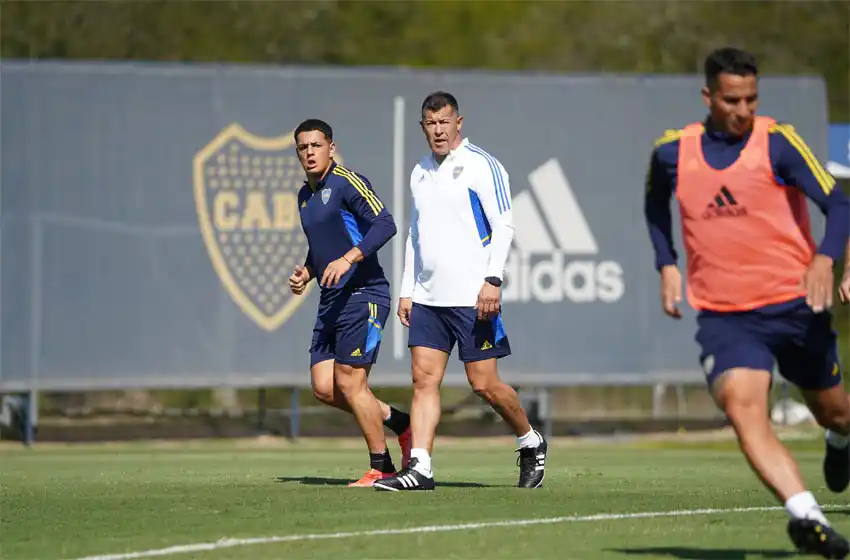 Almirón dirigió el primer entrenamiento y arrancó su ciclo como técnico en Boca