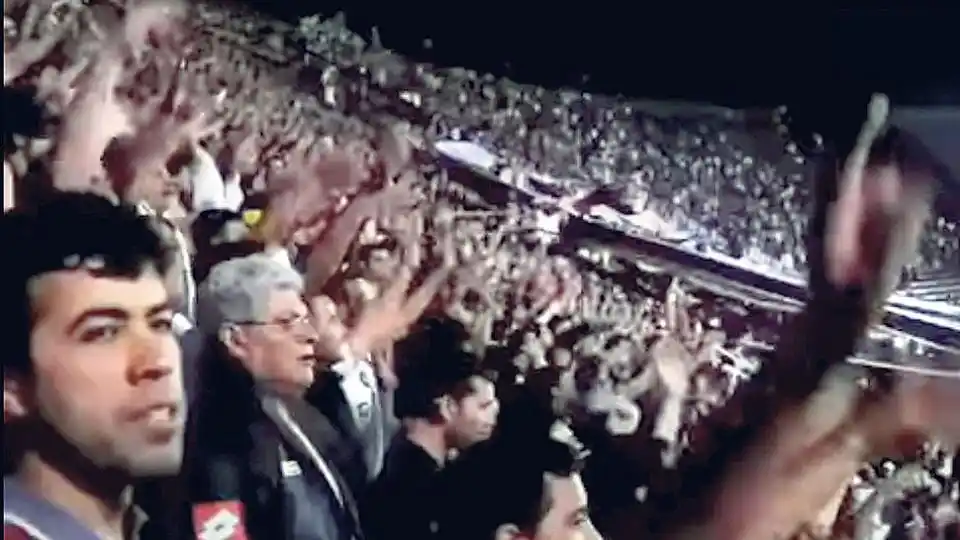 Analizan suspender partidos cuando las hinchadas insulten a Macri