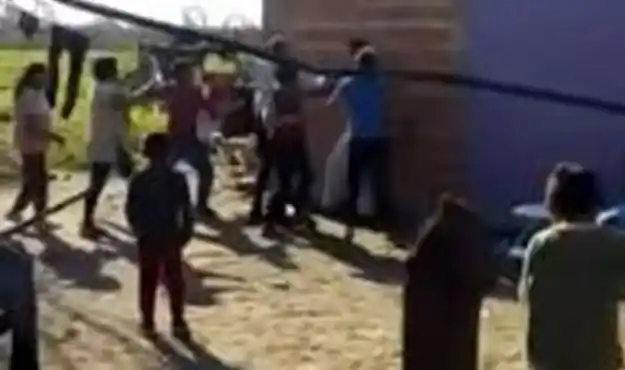 Video: A las trompadas contra un funcionario entrerriano