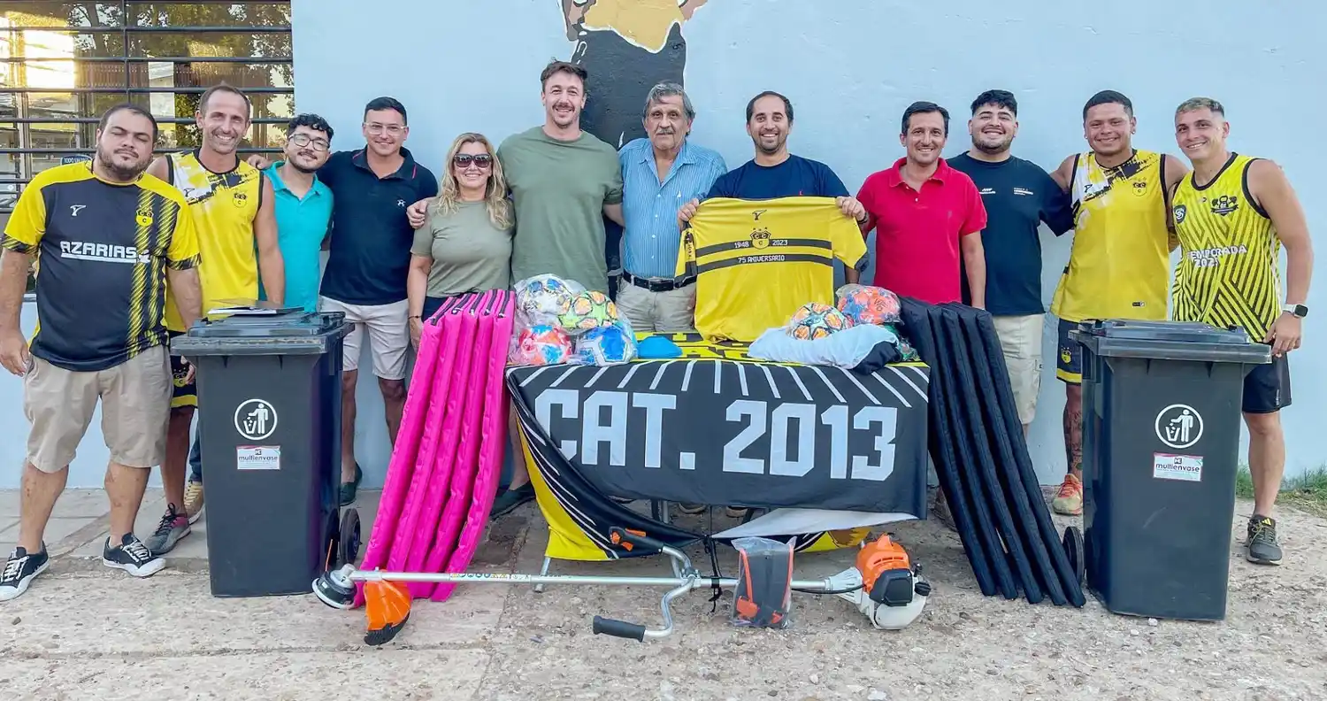 Entrega de elementos deportivos y equipamiento al Club Comunicaciones