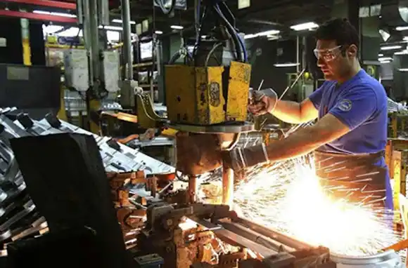 Alertan que cayó el empleo registrado y subieron las importaciones en la provincia