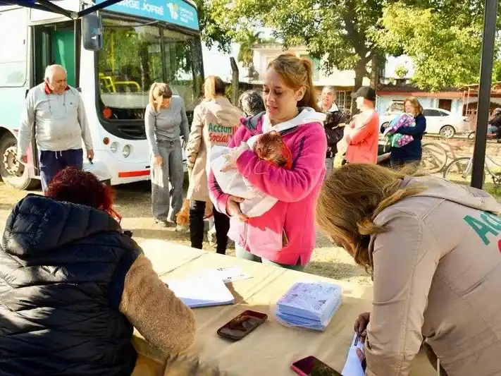 El castramóvil municipal llevó sus
servicios al barrio Mariano Moreno