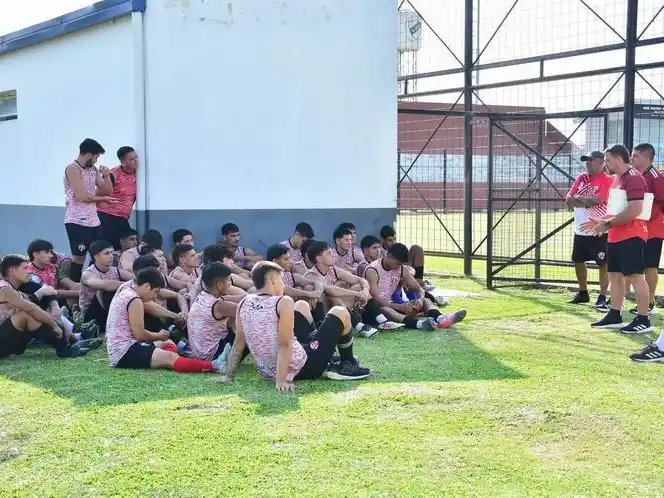 8 de Diciembre se prepara
para el debut ante Argentinos