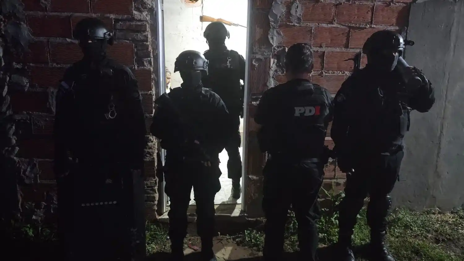 Allanamientos en Barrancas e Irigoyen - 3