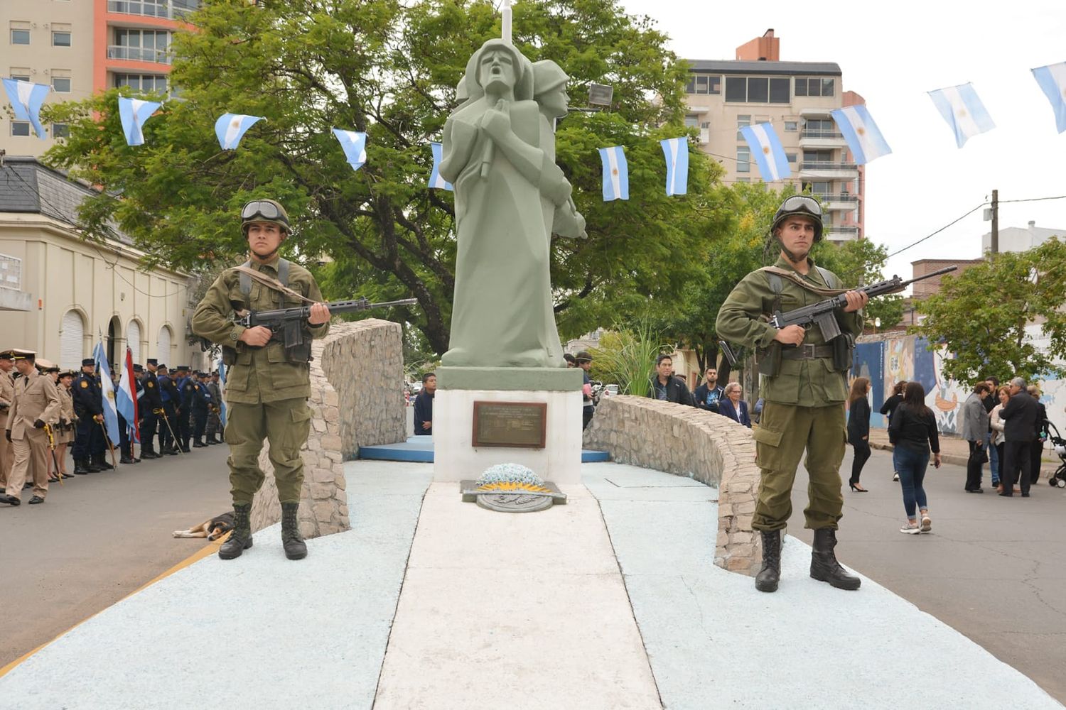 Debido al mal tiempo, la Vigilia por Malvinas se realizará en el Teatro del Puerto