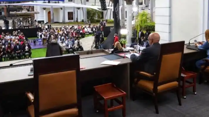 Parlamento de Maduro pone el ojo a pagos en divisas: comienza reforma de la Ley de Grandes Transacciones