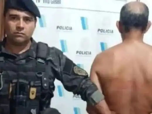 El hombre fue encontrado infraganti por los efectivos policiales.