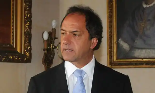 Scioli recibirá a intendentes radicales