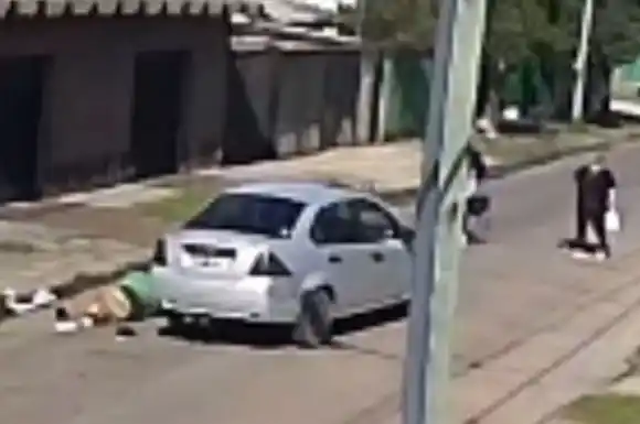 VIDEO | Impactante: embistió a un ciclista, lo mató y se dio a la fuga