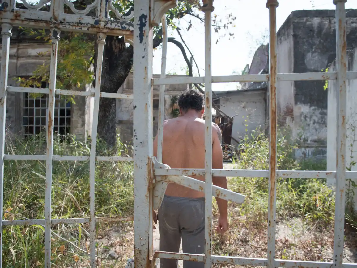 Lado A y B de la  cuarentena: 11  personas a la deriva  en su propia ciudad 