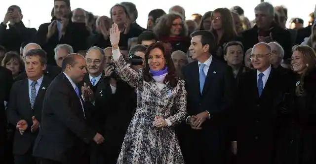 Cristina presentó el nuevo billete de 10 pesos en Rosario y habló sobre "fondos buitres"
