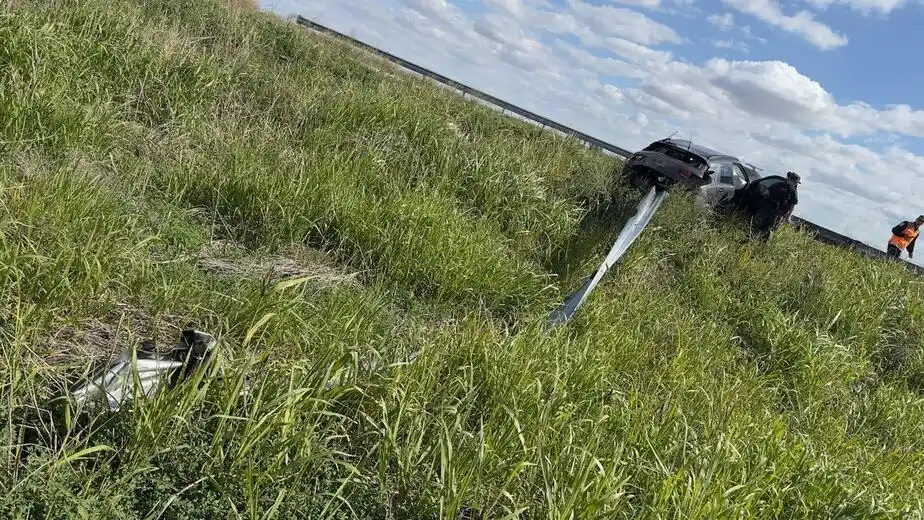 Fatal accidente en la ruta 19: dos víctimas fatales y una mujer hospitalizada en Arroyito. (Foto: Policía de Córdoba)