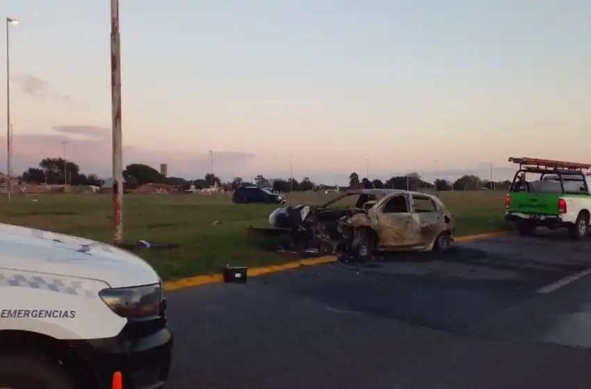 Chocó y murió calcinado en la rotonda de la 226