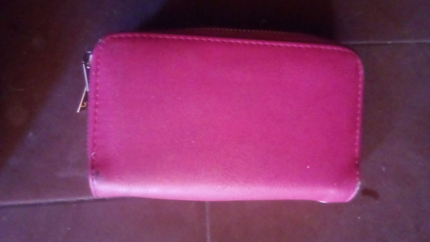 Cartera rosa con documentación de Rosa Tamara