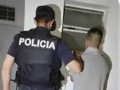 Un joven que circulaba en una moto robada fue detenido tras huir de la policía