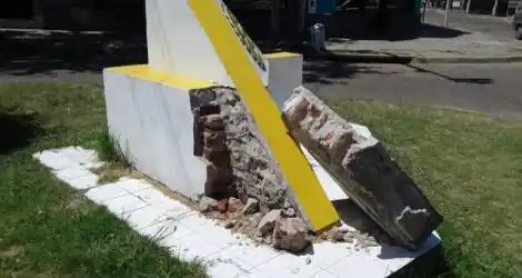 Roto y abandonado