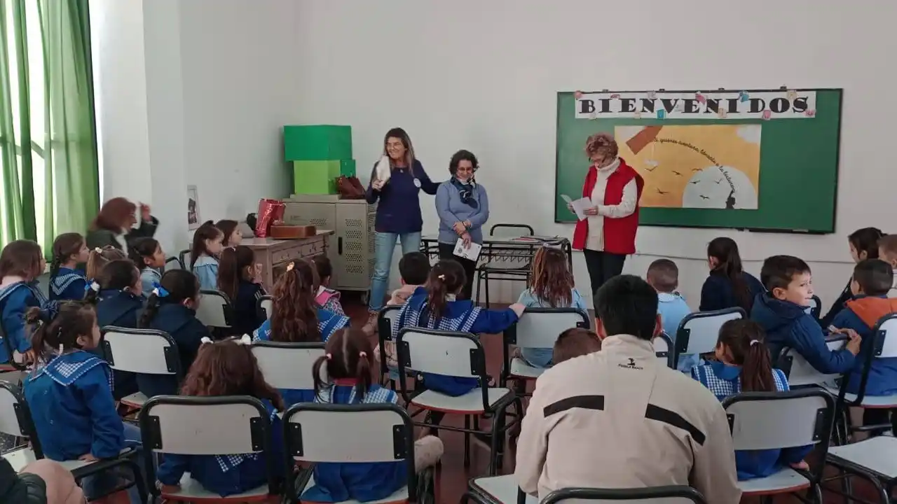 Gualeguay Lee realiza su tarea en escuelas y otras instituciones intermedias.