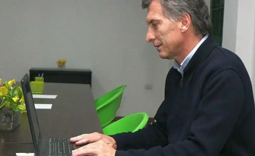 Desde su casa, Macri participa de un torneo internacional de Bridge