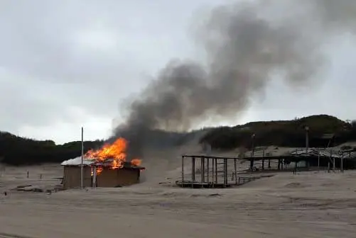 El parador que había sido incendiado en septiembre, fue destruido por el fuego