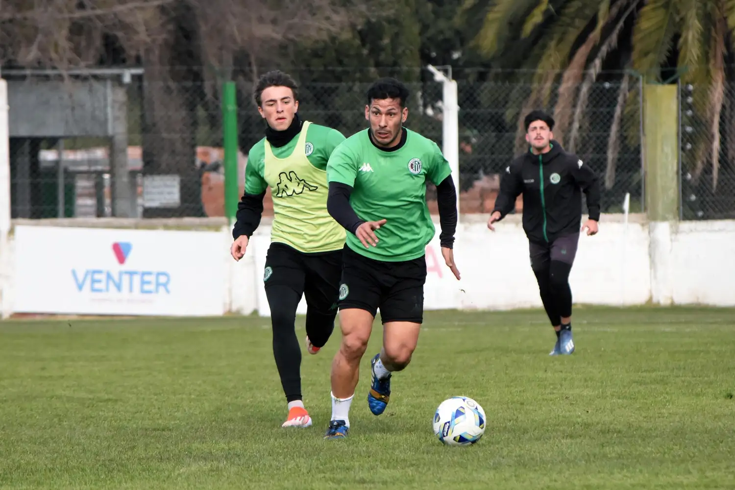 Los futbolistas del “Dragón” durante la práctica. (FOTO: Prensa Kimberley)