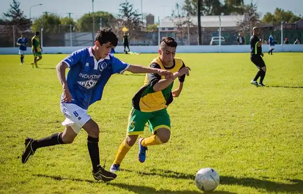Deportivo goleó a Unión y sigue siendo protagonista