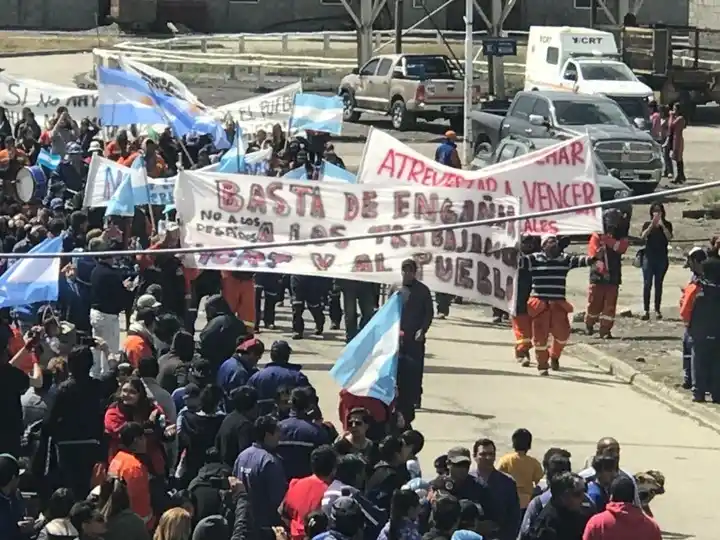 Santa Cruz: Despiden a 215 trabajadores en Río Turbio